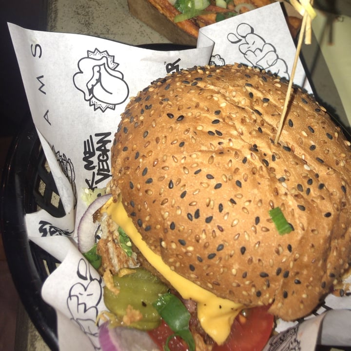 photo of Vegan Junk Food Bar Burger shared by @veganfoodiee on  05 May 2020 - review