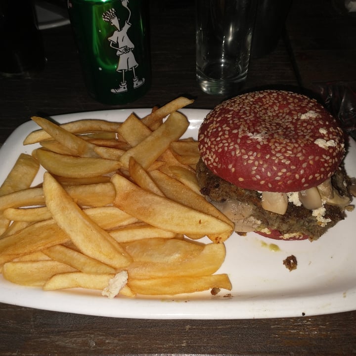 review photo of 420 cuatroveinte hamburguesa veggie shared by @maleee04 on 22 Feb 2021 - review