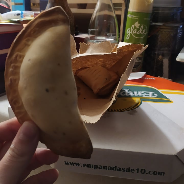 photo of Empanadas de 10 Empanada Sabor Salchicha shared by @jhvh on  31 May 2022 - review