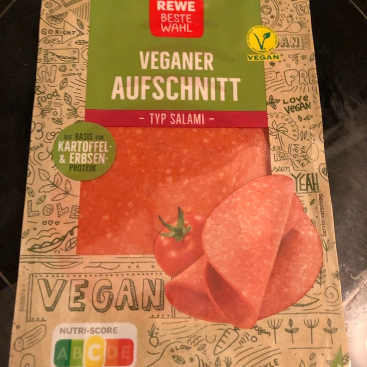 photo of REWE Beste Wahl Veganer Aufschnitt - Typ Salami shared by @franciiotto on  07 Mar 2022 - review