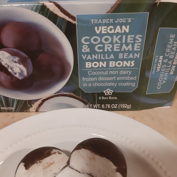 photo of Trader Joe's Vegan Cookies & Cream Vanilla Bean Bon Bons shared by @jessicaleyna on  30 Jun 2022 - review