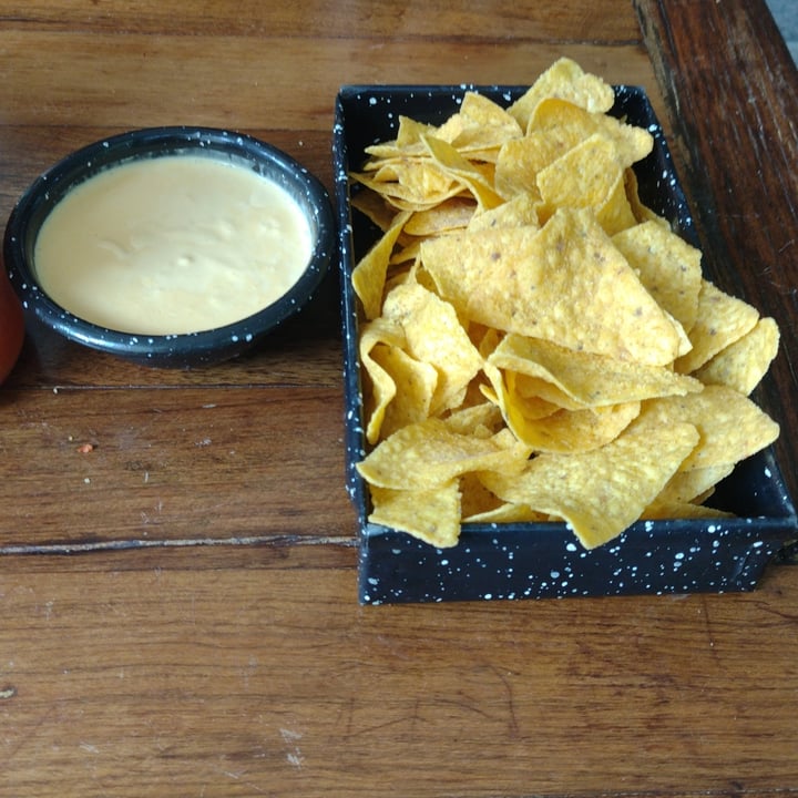 photo of Mönt take away Nachos con cheddar shared by @tefi on  01 Dec 2022 - review