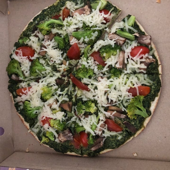 photo of nomVnom Bistro Popeye's Delight Pizza shared by @soy-orbison on  15 Apr 2020 - review