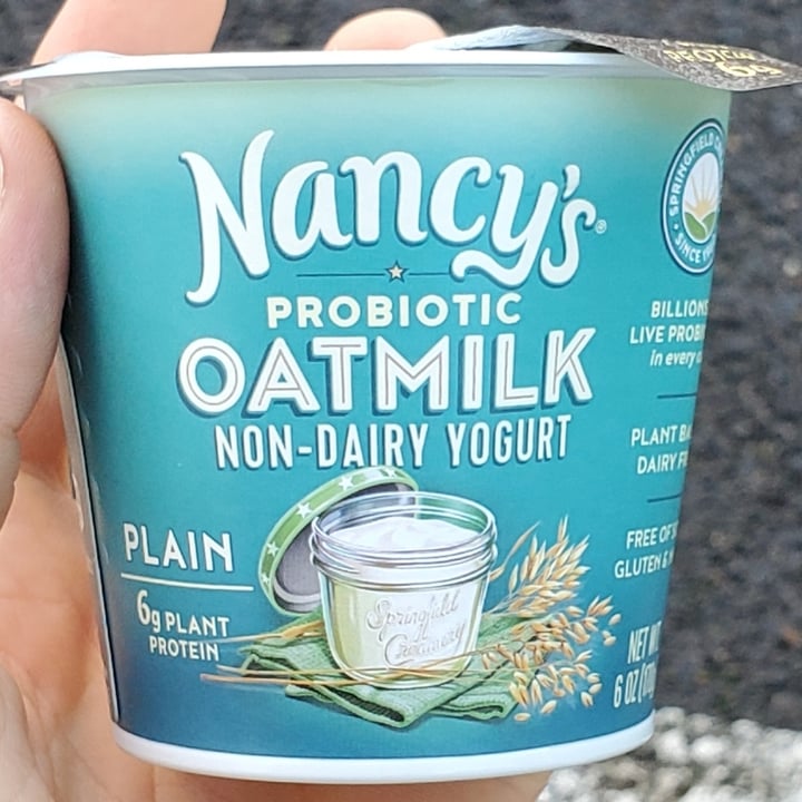 photo of Nancy's Yogurt Probiotic Oatmilk Non-Dairy Yogurt Plain shared by @brtjohns on  15 Dec 2021 - review