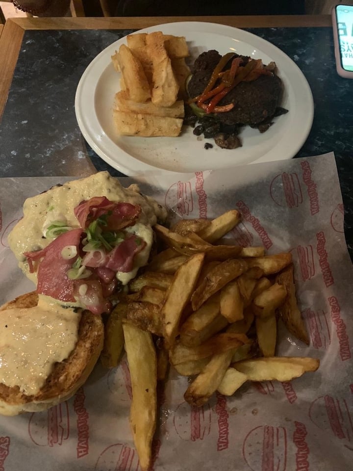 photo of Luxenburger Bar Veggie Burgués shared by @georgigf on  12 Oct 2019 - review