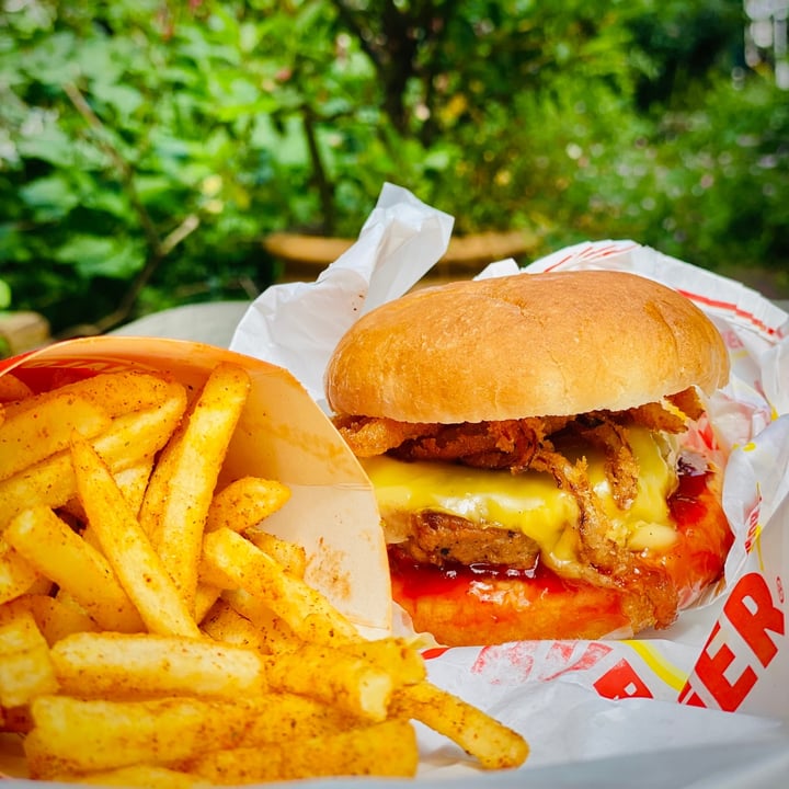 photo of Halo Burger Smoky Carolina BBQ shared by @leevardy on  08 Jul 2021 - review