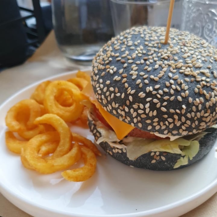 photo of RUTZ Classic burgerz shared by @accipicchio on  16 Jul 2022 - review