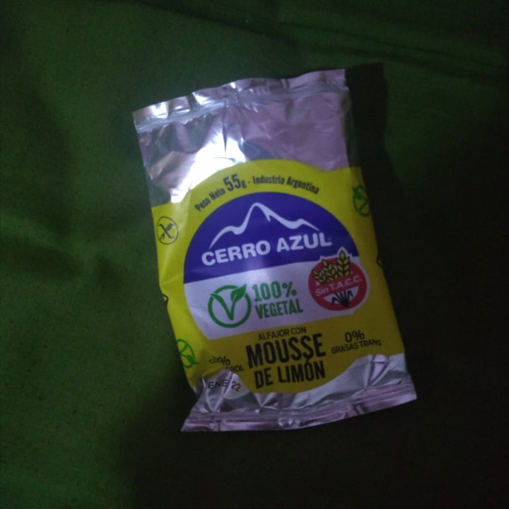 photo of Cerro Azul Alfajor con Mousse de Limón shared by @luzamirasoto on  03 Oct 2021 - review