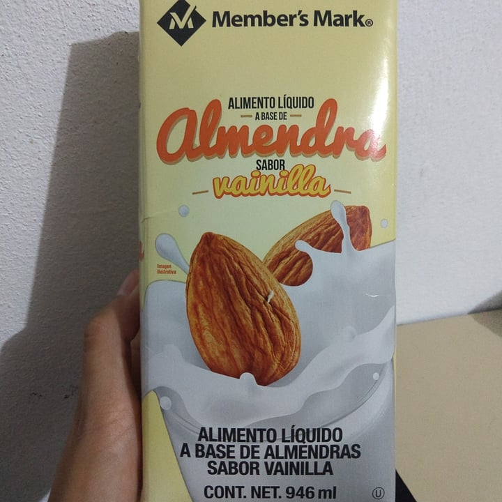 review photo of Member's Mark Alimento líquido a base de Almendra Sabor Vainilla shared by @erikayuliana on 01 Sep 2021 - review