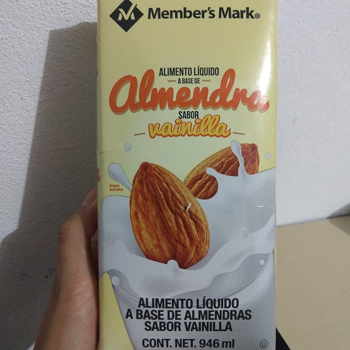 photo of Member's Mark  Alimento líquido a base de Almendra Sabor Vainilla shared by @erikayuliana on  01 Sep 2021 - review