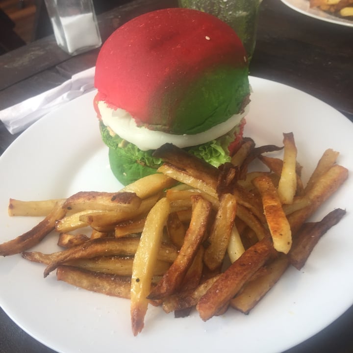 photo of NUVE - Vegan Food & Music Hamburguesa shared by @ymzavala on  05 Nov 2021 - review