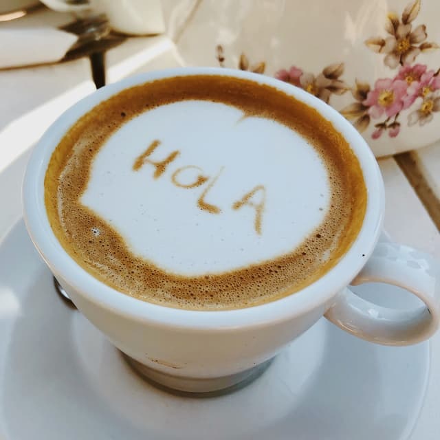 菜肴“Flat White Con Leche De Almendras”的照片