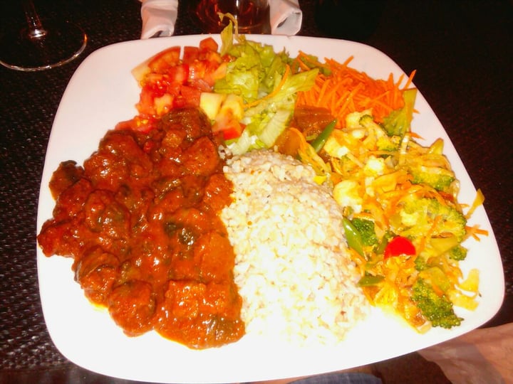 photo of Restaurante Vegetariano Anjo Verde Proteinas de soja con arroz integral y ensalada shared by @wu-ming on  08 Dec 2018 - review