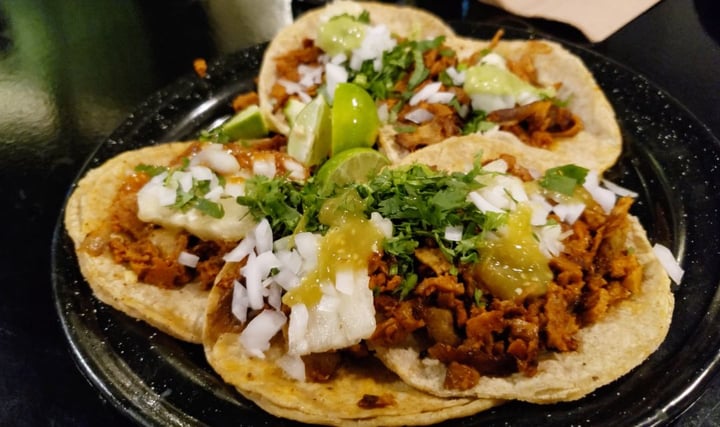 photo of Por siempre vegana 2 Tacos al pastor (trompo) shared by @gustavoslaf on  22 Jan 2020 - review