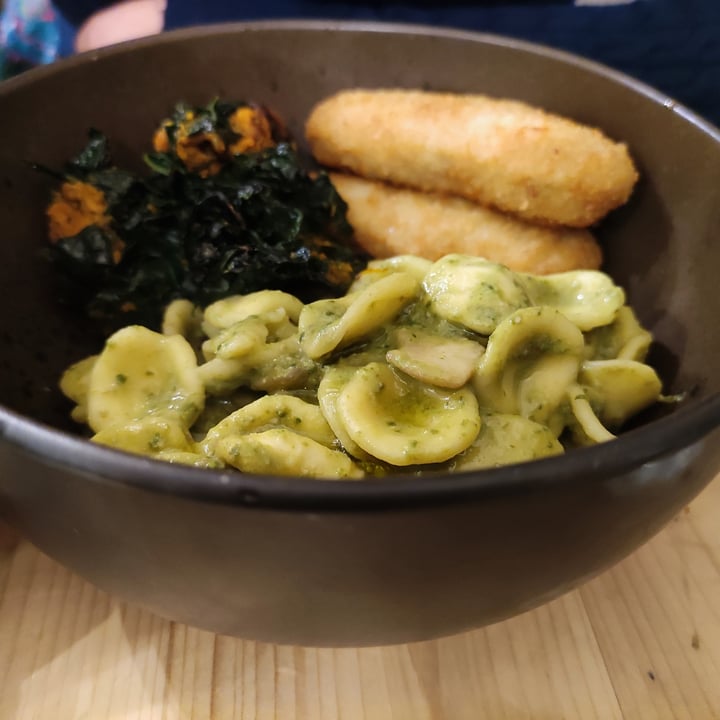 photo of ...IDEM CON PATATE Bowl Con Orecchiette, Cavolo Nero e pollo Vegetale shared by @richirico on  27 Nov 2022 - review