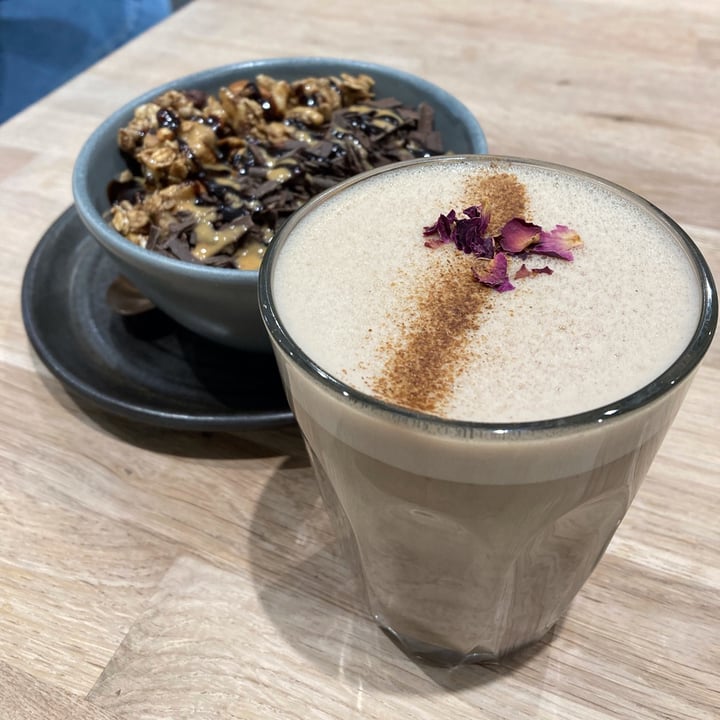photo of Eden Café Clifton Cacao and cinnamon elixir shared by @lquattro41 on  27 Mar 2022 - review