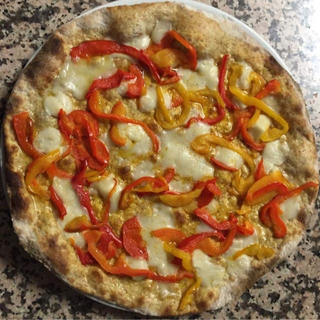 Foto del plato “Pizza peperoni e mozzarella vegetale”