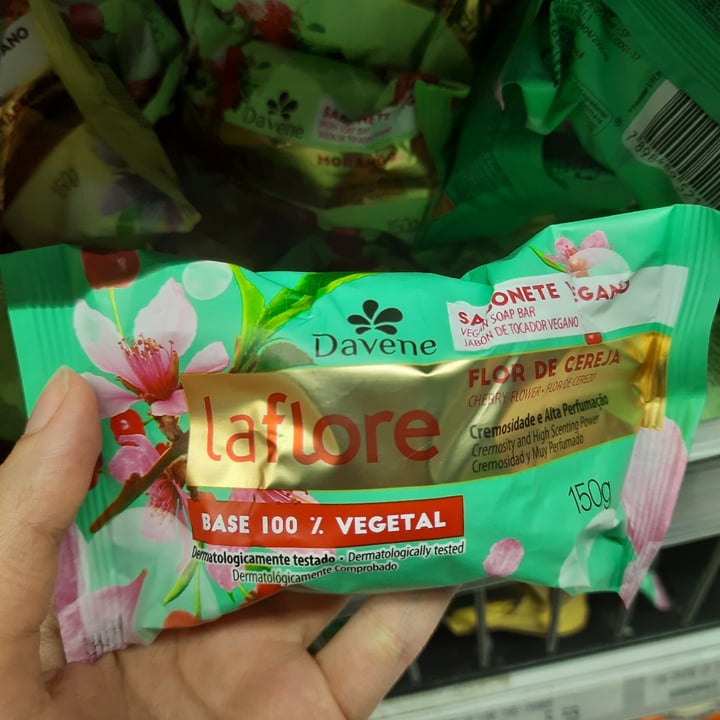 review photo of Davene La flore sabonete vegetal flor de cereja shared by @ninicocoi on 04 Jul 2022 - review