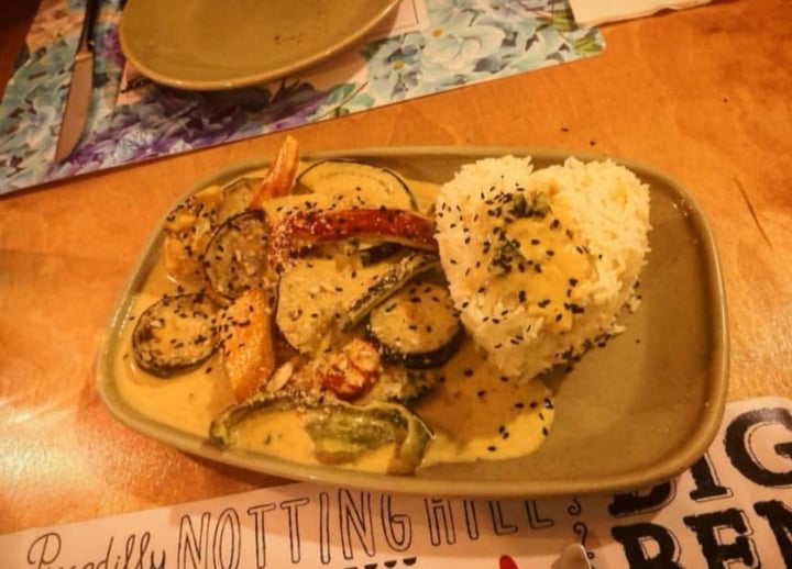 photo of Malak Bistro Verduritas en salsa de curri y guarnición de arroz shared by @sarisloris on  31 Mar 2020 - review