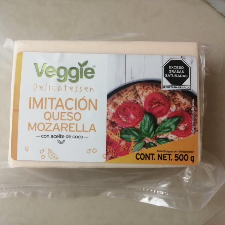 photo of Veggie Queso Estilo Mozzarella shared by @angelicaesther on  09 Jun 2022 - review
