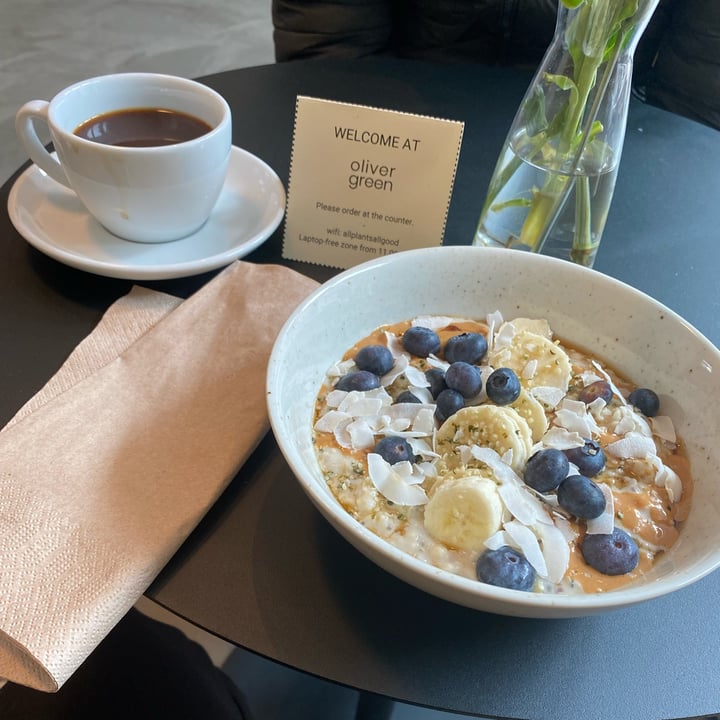 review photo of Oliver Green Overnight oats shared by @beabiancorosso on 21 Mar 2022 - review