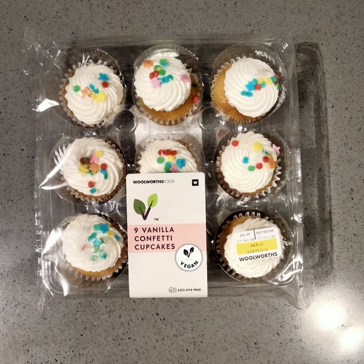 review photo of Woolworths Food 9 Vanilla Confetti Cupcakes shared by @romyne on 18 Oct 2022 - review