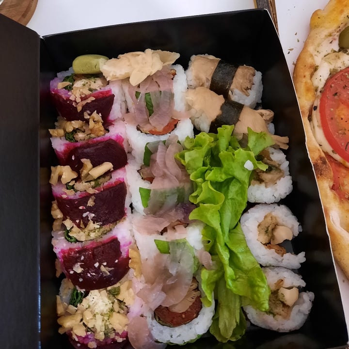 photo of Jiro Sushi Combinado vegan shared by @vegaly on  12 Nov 2021 - review
