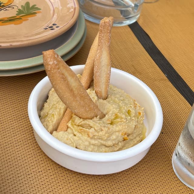 Photo of the dish “Hummus Di Ceci Con Crackers”