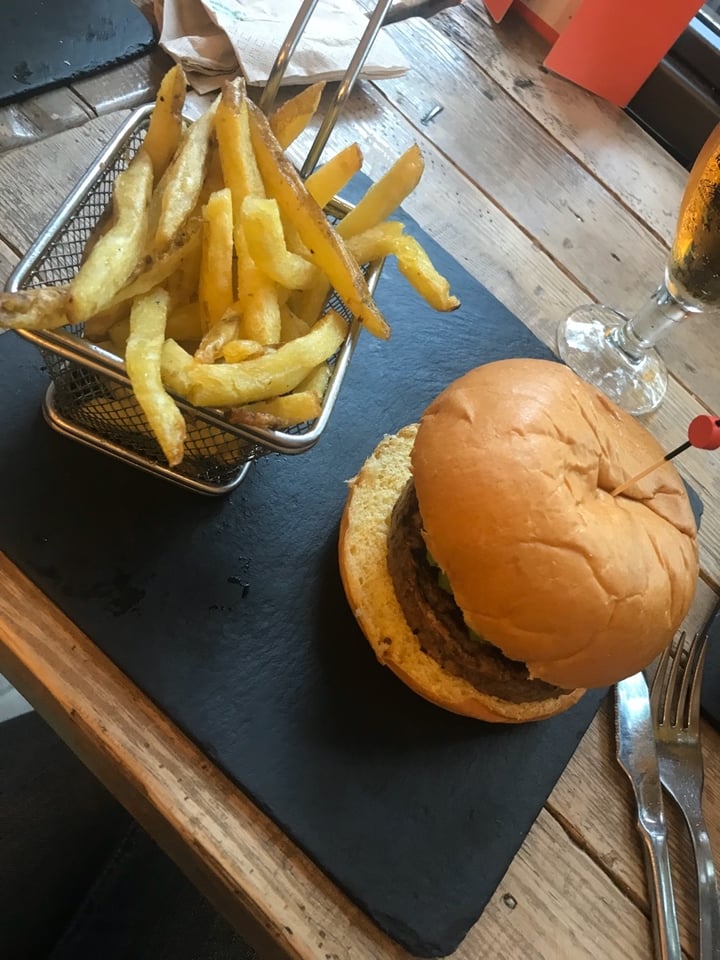 review photo of Lara Grill Hamburguesa Vegana shared by @the2clocksgirl on 20 Nov 2019 - review