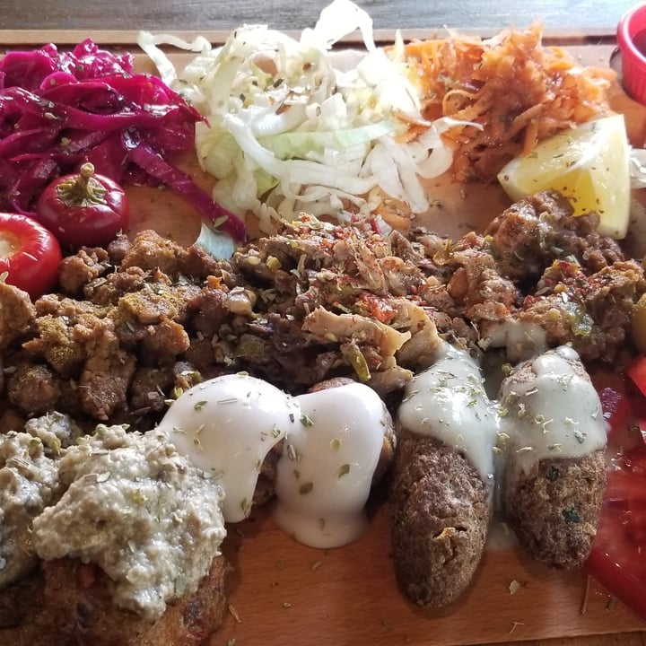 photo of Veganarsist Mixed plate of Turkish food shared by @lra on  11 Dec 2021 - review