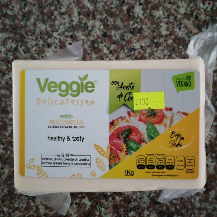 photo of Veggie Delicatessen Alternativa al Queso Estilo Mozzarella shared by @fanny on  19 Nov 2019 - review