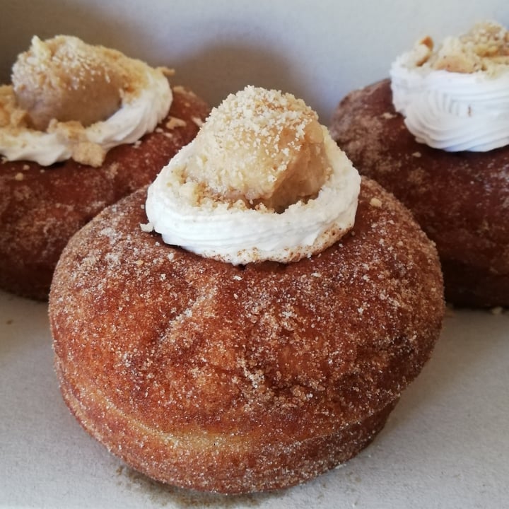 photo of Grumpy & Runt | Little Deli & Donuts Apple Crumble Donut shared by @simonel on  15 Jul 2020 - review