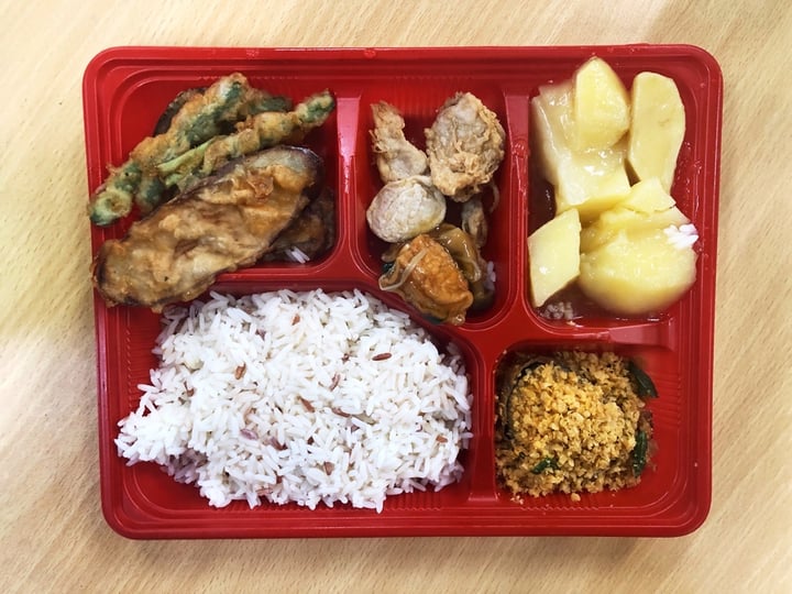 photo of Pines Food Court (Catering) Mixed Rice Bento shared by @consciouscookieee on  13 Jan 2020 - review