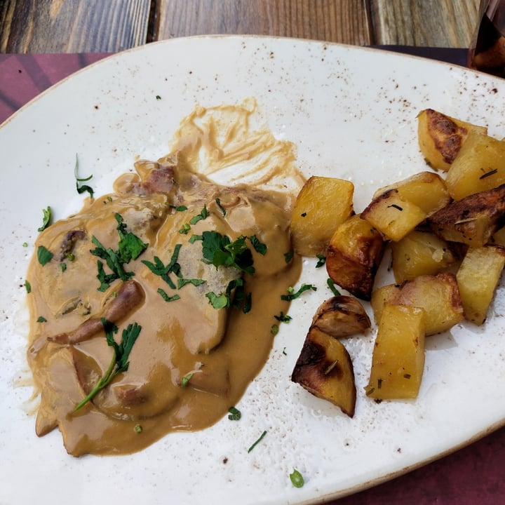 review photo of Rifugio Romano Saltimbocca Alla Vegana shared by @metschinaski on 31 May 2022 - review