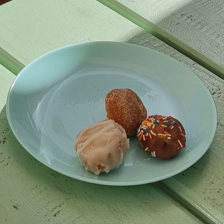photo of Grumpy & Runt | Little Deli & Donuts Donut Holes shared by @sunshineyum on  05 May 2022 - review