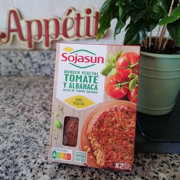 photo of Sojasun Burger vegetale Tomate Y Albahaca shared by @carricanta on  08 Jun 2021 - review