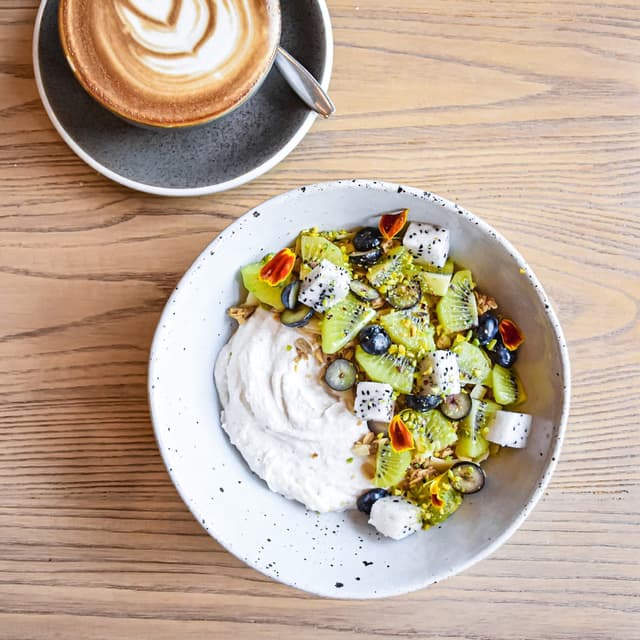 Foto do prato “Coconut Cashew Yogurt”