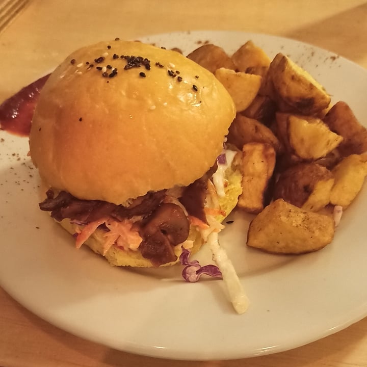 photo of MOLA Hamburguesa de Girgolas shared by @carolinaalquiroga on  06 Feb 2021 - review