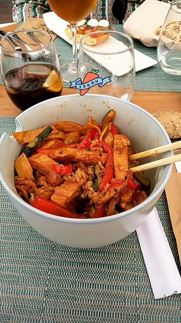 review photo of La Bonita Almería "no pollo" con noodles shared by @pauterr on 19 Aug 2019 - review