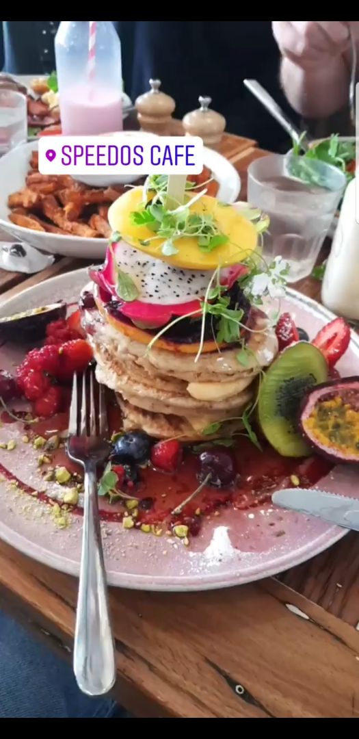 photo of Speedo's Cafe Carmelized Banana and Chia Vegan Pancakes shared by @natvsworld on  08 Apr 2020 - review