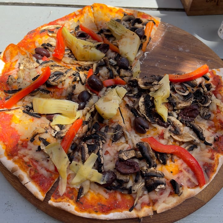 photo of Cafe Roux - Noordhoek Vegetarian pizza with vegan cheese shared by @jethrotait on  25 Jan 2022 - review