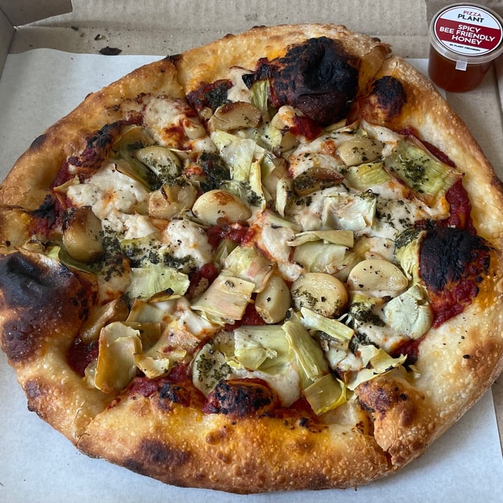 review photo of Pizza Plant PH Garlic confit And Artichoke Pizza shared by @thefoodietakesflight on 07 Jun 2021 - review