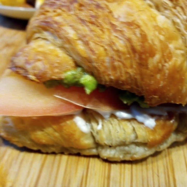 review photo of Amará Tienda Natural croissant shared by @mamutgordo on 25 Jul 2022 - review