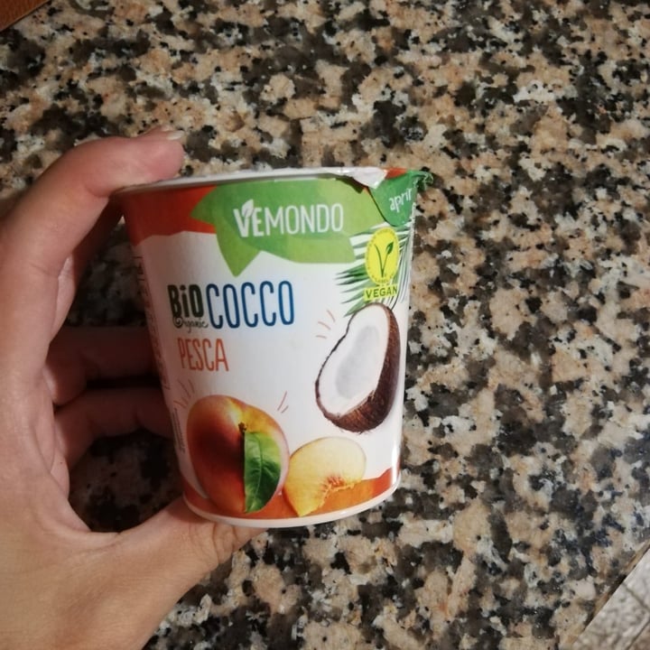 photo of Vemondo yogurt bio cocco pesca shared by @marcomare on  10 Sep 2022 - review