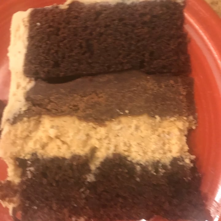 review photo of Brooklyn Whiskers Chocolate Peanut Butter Cake shared by @ethicalkate on 09 Nov 2021 - review
