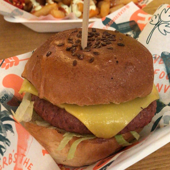 photo of Herbivorous Cheese burger shared by @dory on  14 Sep 2021 - review