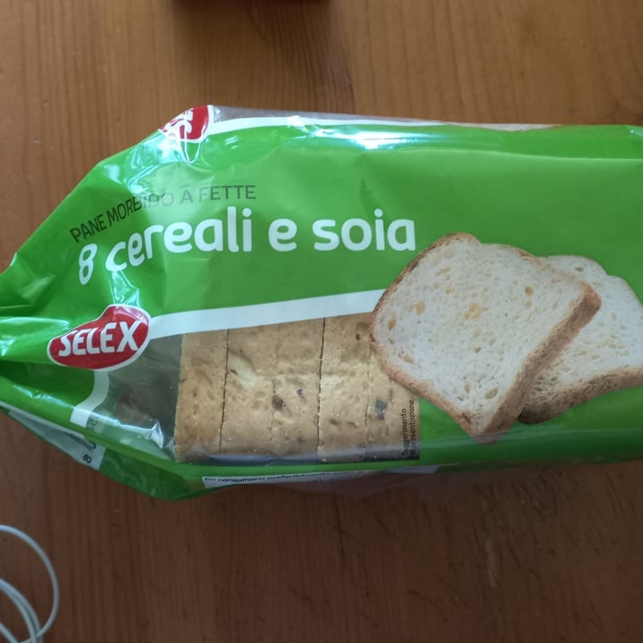 photo of Selex Pane morbido 8 cereali e soia shared by @morragiorgia on  15 Apr 2022 - review