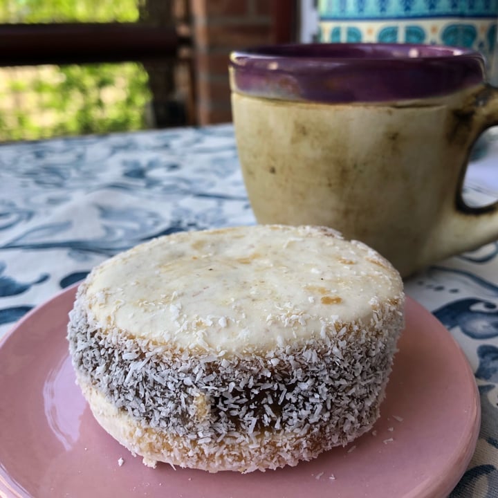 photo of Dulces de Nita Alfajor De Maicena shared by @vegandann on  17 Oct 2021 - review