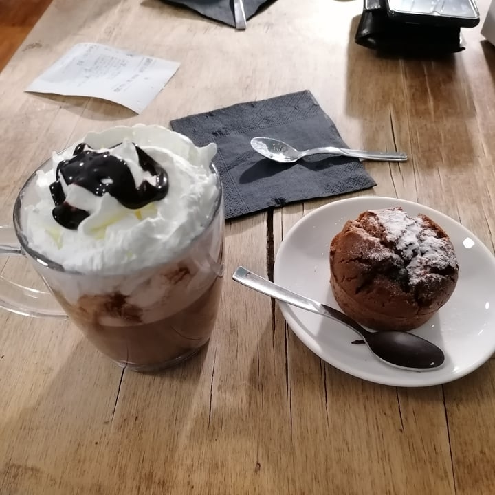 photo of Crazy Cat Café Tortino Di Cioccolato Con Cuore Morbido shared by @ila82 on  07 Feb 2022 - review