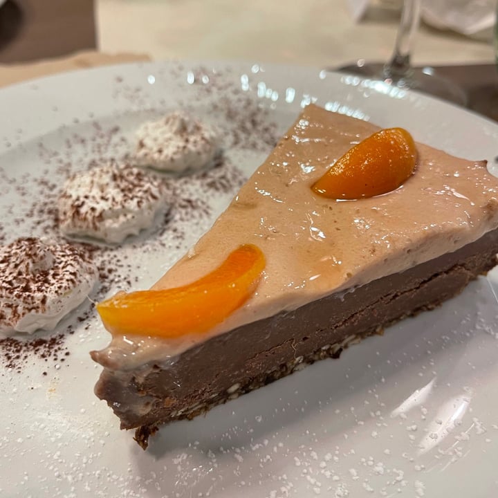 photo of Food Love Torta Raw al Gianduia e crema di albicocche shared by @ikavbedeschi on  18 Jul 2021 - review